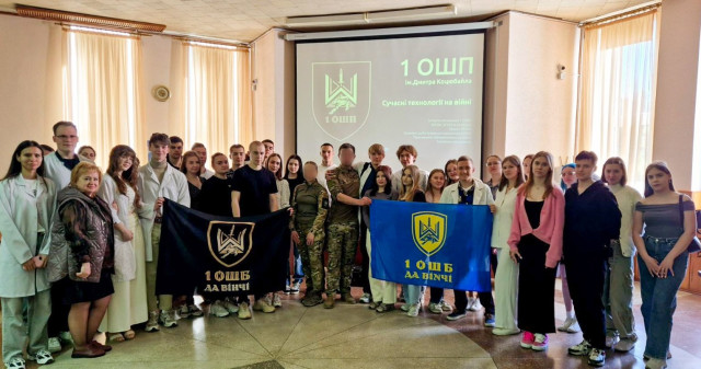 Бійці 1 ОШБ ім. Дмитра Коцюбайла зустрілись зі студентами ПДМУ / Servicemen of the 1st Separate Mechanized Battalion named after Dmytro Kotsiubailo met with PSMU students