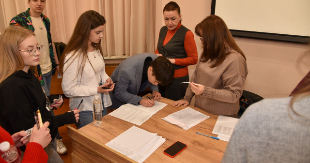 Державні іспити стартували: перший етап / State Exams Have Started: First Stage